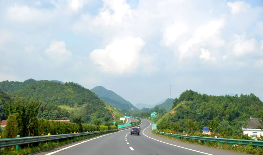 高速公路护栏板使用案例