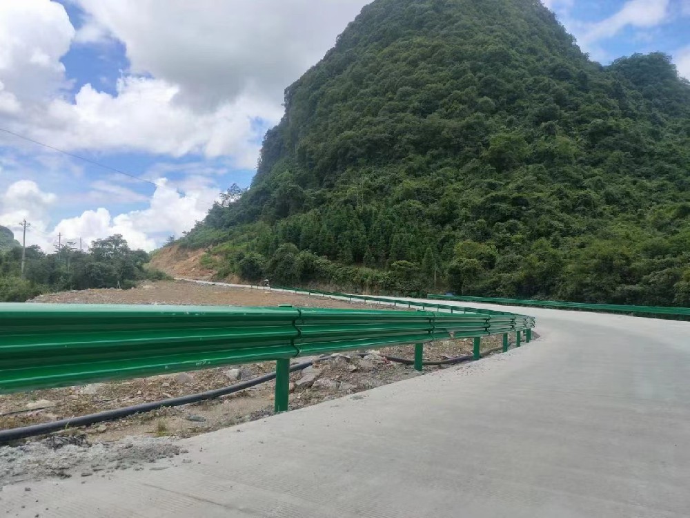 乡村公路波形护栏板多少钱一米？
